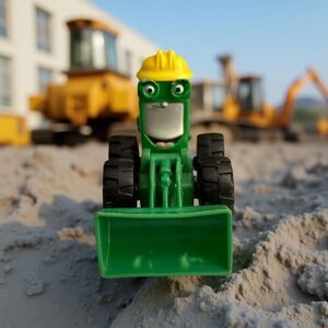 2008 Tonka Hasbro Mastio Larry Loader Green Plastic Yellow Construction Hat A7